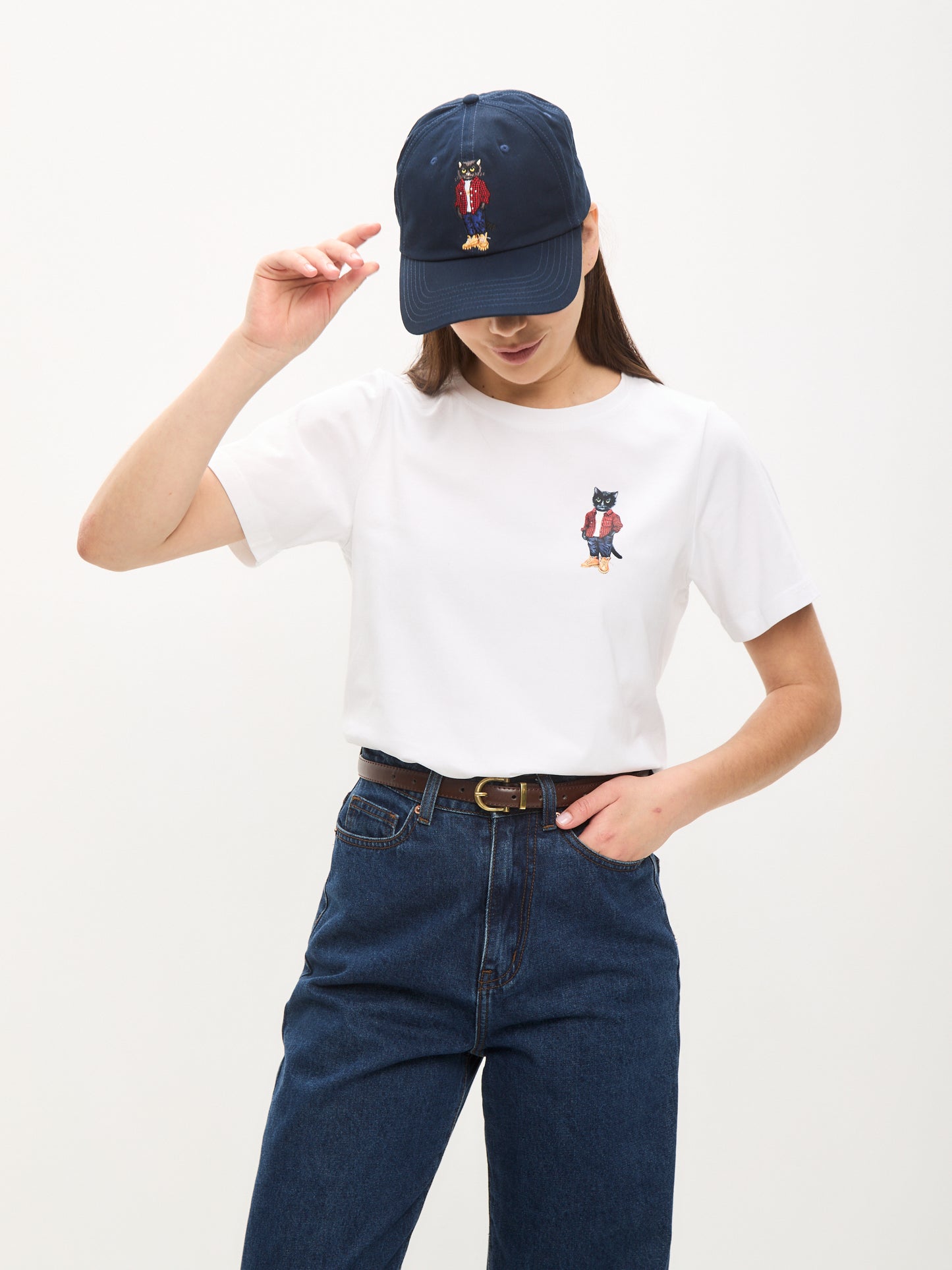 Set: women's white T-shirt with a mini print of a black COUNTRY CAT and a dark blue cap with Cat embroidery