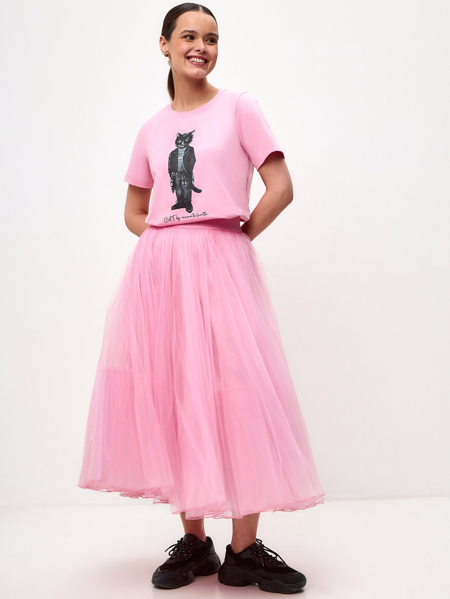 Set: women's pink T-shirt with a white cat and pink mesh maxi skirt