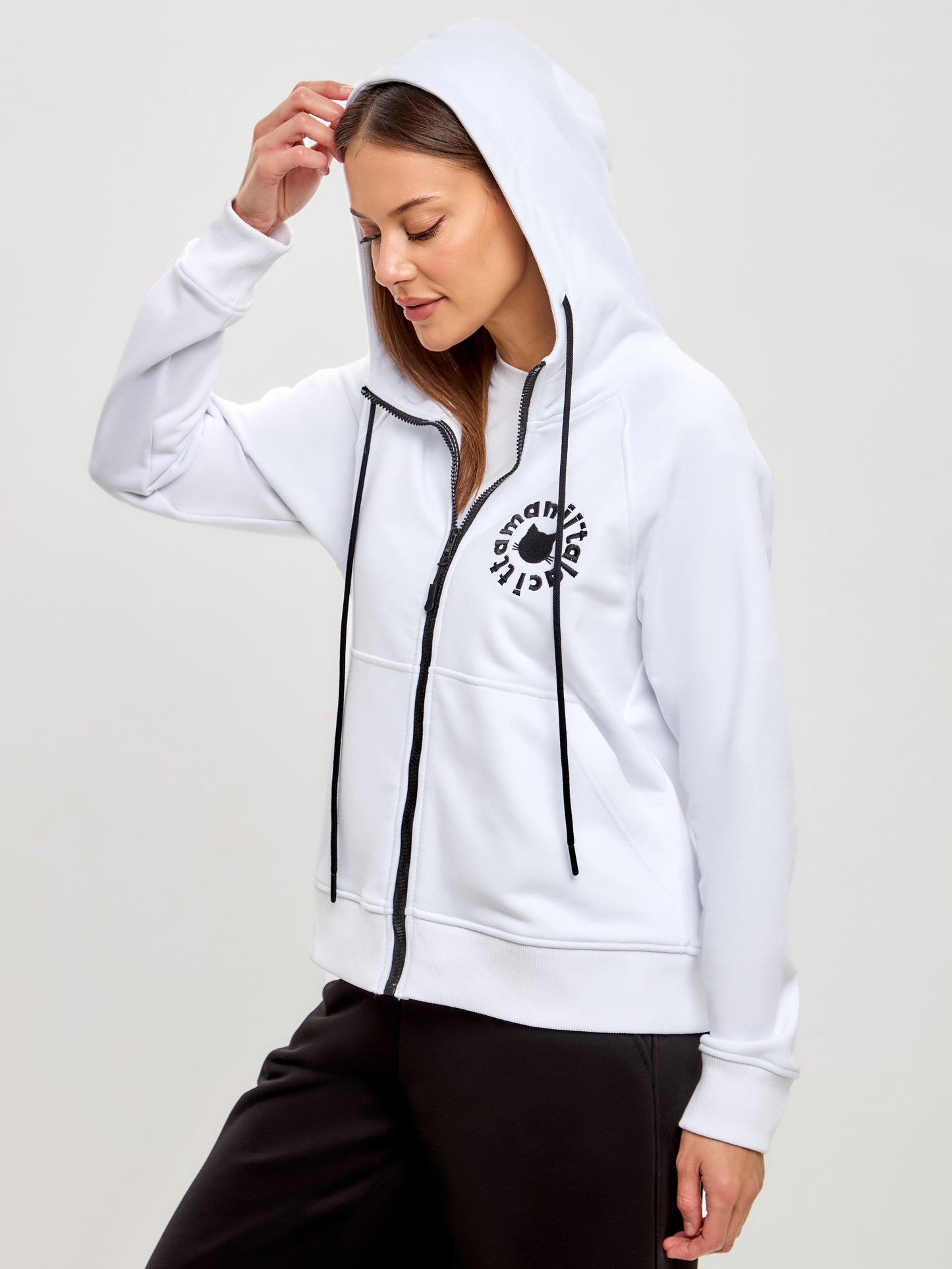 Logo Cat set: white zip hoodie and black sweatpants