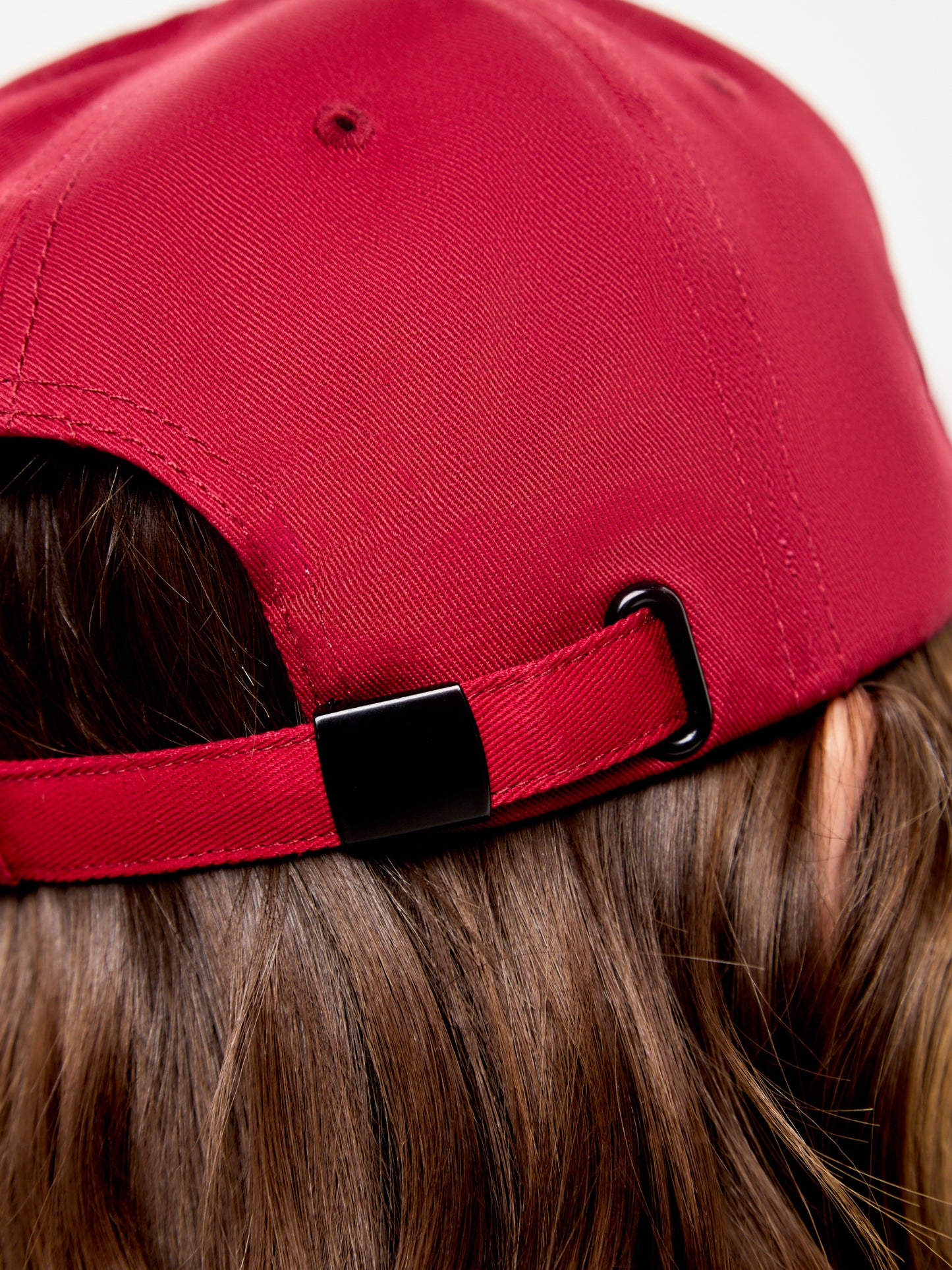 Set: women's white T-shirt with a mini print of a DANDY CAT and a dark red cap with Cat embroidery