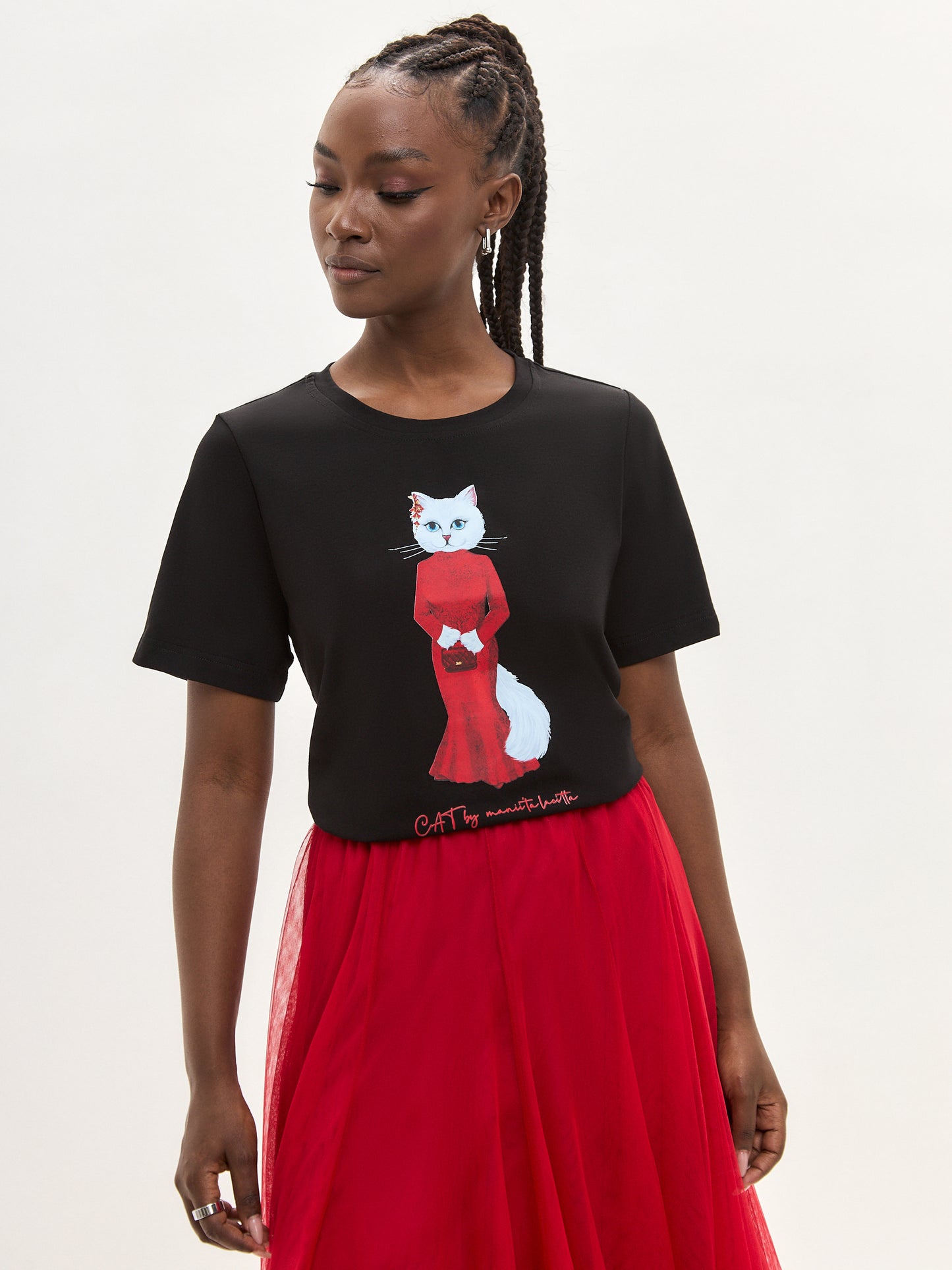 Set: women's T-shirt with a white cat and a red mesh skirt